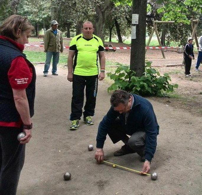 Bocce petanque, a Pisa si gioca sul viale delle Piagge