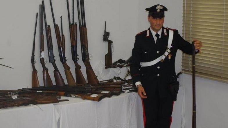 Spediscono armi senza autorizzazione Sequestrato arsenale