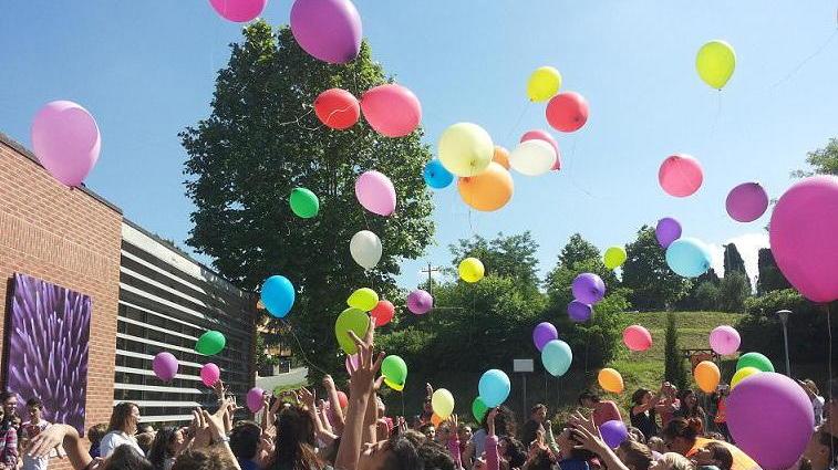 Santa Luce, palloncini per le bandiere verdi