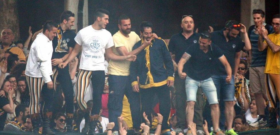 Un fulmine nero in piazza fa vincere l’Aquila bianca 