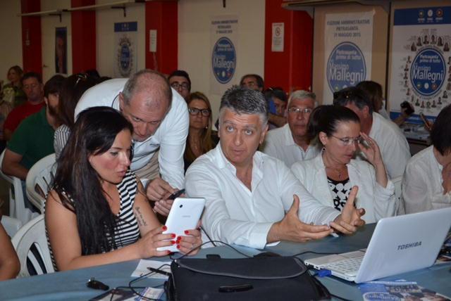Massimo Mallegni al suo comitato elettorale