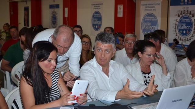 Massimo Mallegni al suo comitato elettorale