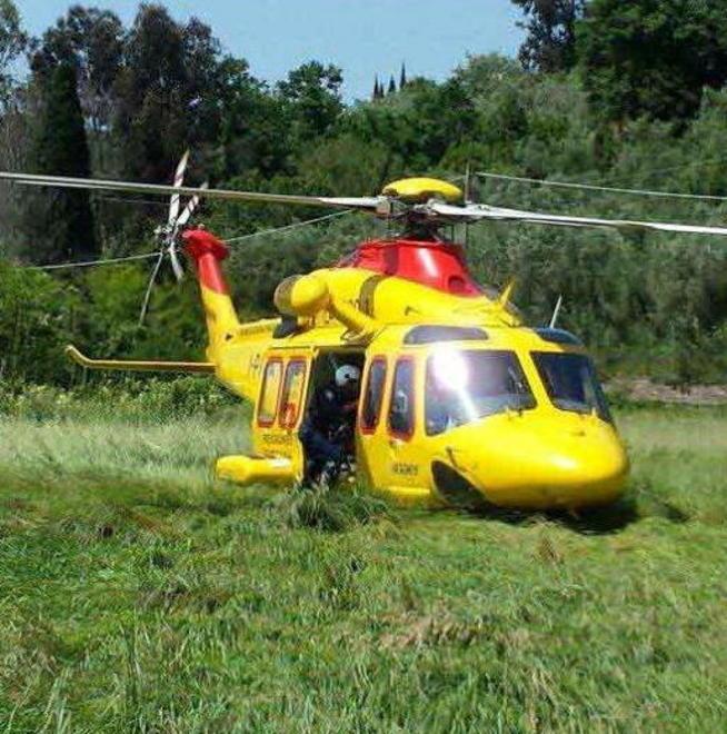 Bimbo travolto dal cancello Paura, poi volo in elicottero 