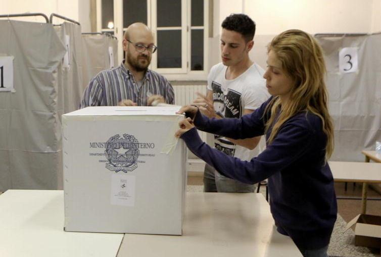 Sfida tra Pd e M5S: crescono entrambi 