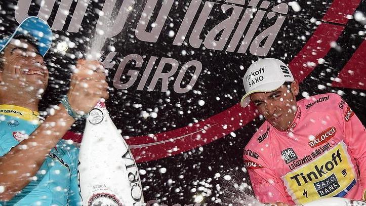 Rosa a Contador, ma la festa è per Aru 