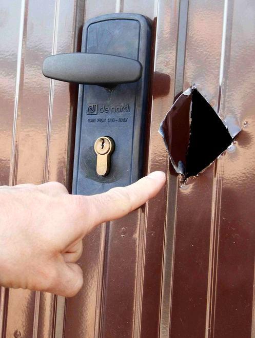 Furti in serie nei garage. Denunciato un giovane 