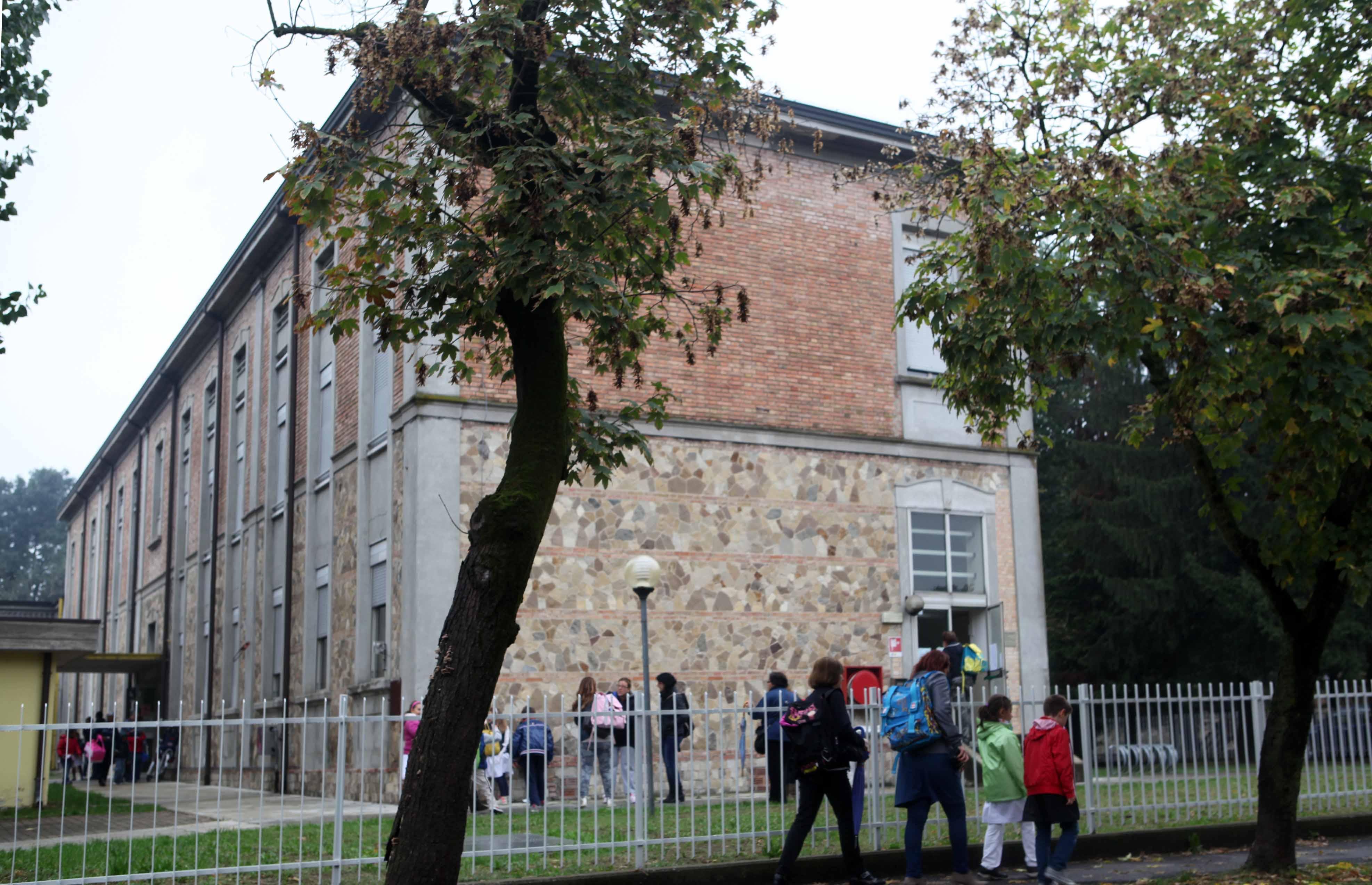 Doppio furto nelle scuole di Arceto. Rubati pc, Lim e proiettori 