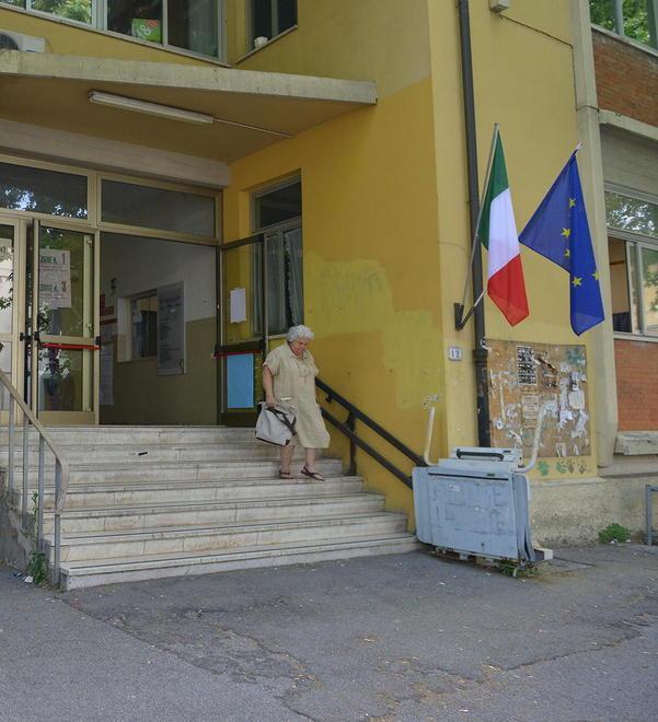 La pedana per disabili rotta e dimenticata da anni 