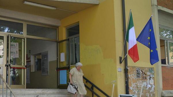 La pedana per disabili rotta e dimenticata da anni
