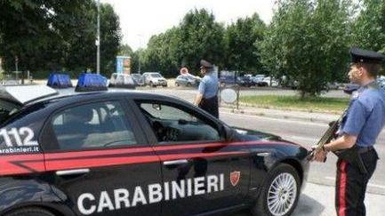 Ruba una borsa e scappa arrestata dai carabinieri