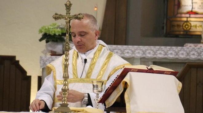 Ardenza, il parroco si toglie la vita Aveva contestato il trasferimento