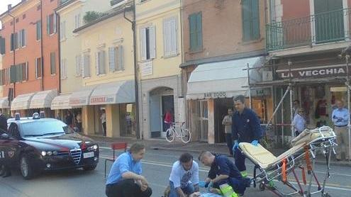 Ciclista urtata da un’auto, ora è ricoverata