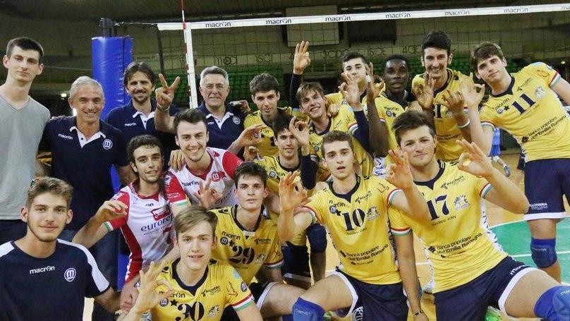 Trenkwalder vicina a Modena Volley che festeggia la B2