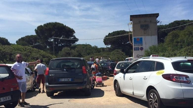 Alghero, auto off–limits: giornata di caos alla Stalla 