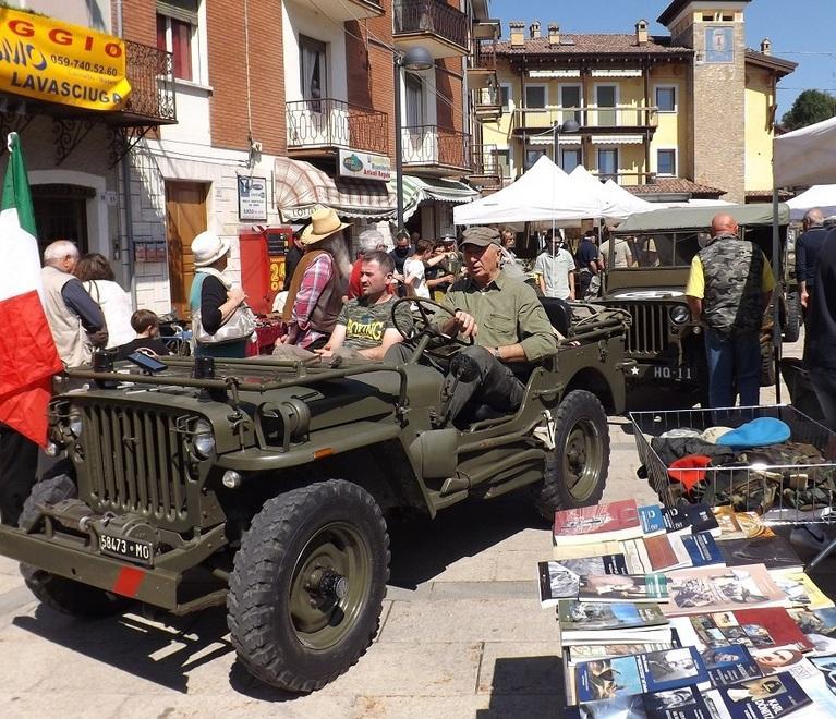 Serramazzoni invasa dalle jeep militari 
