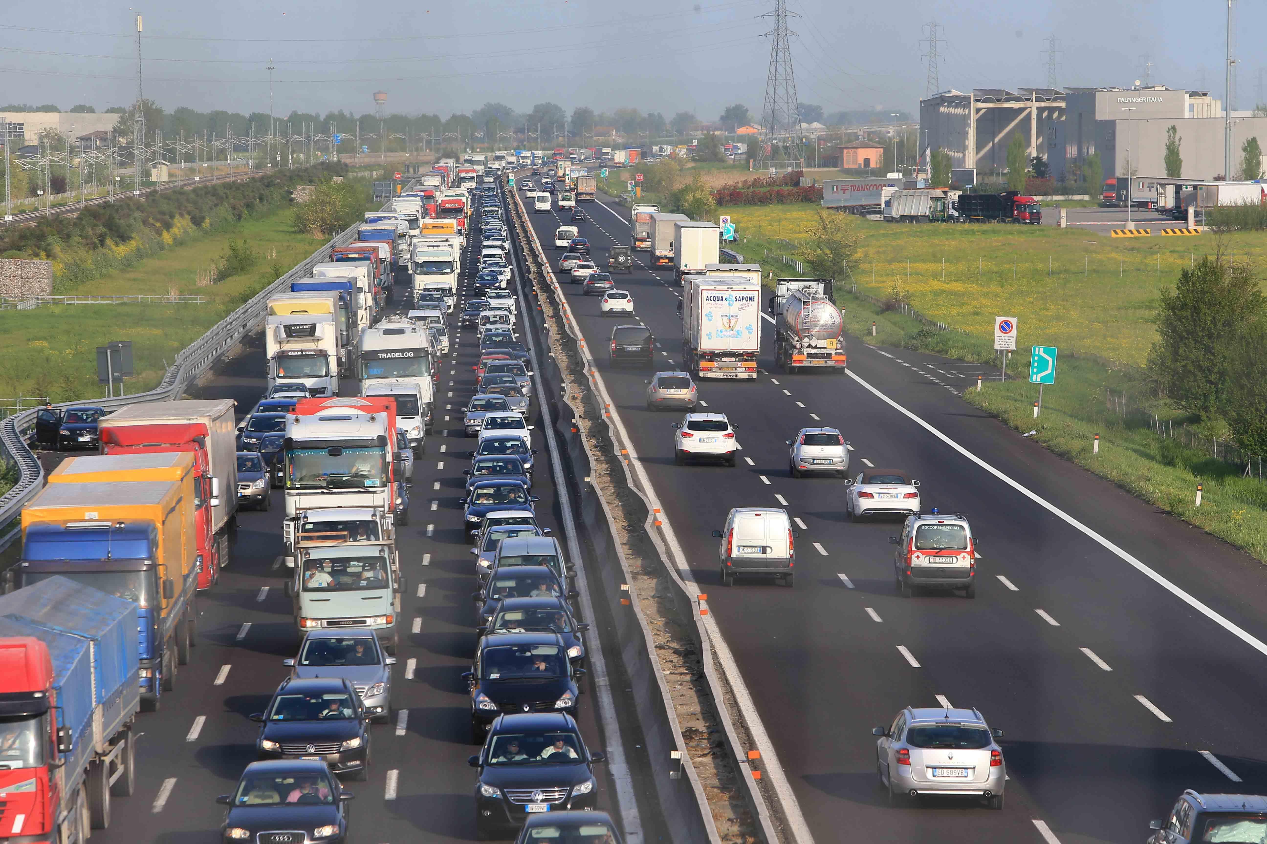 Tre incidenti in A1, traffico bloccato 