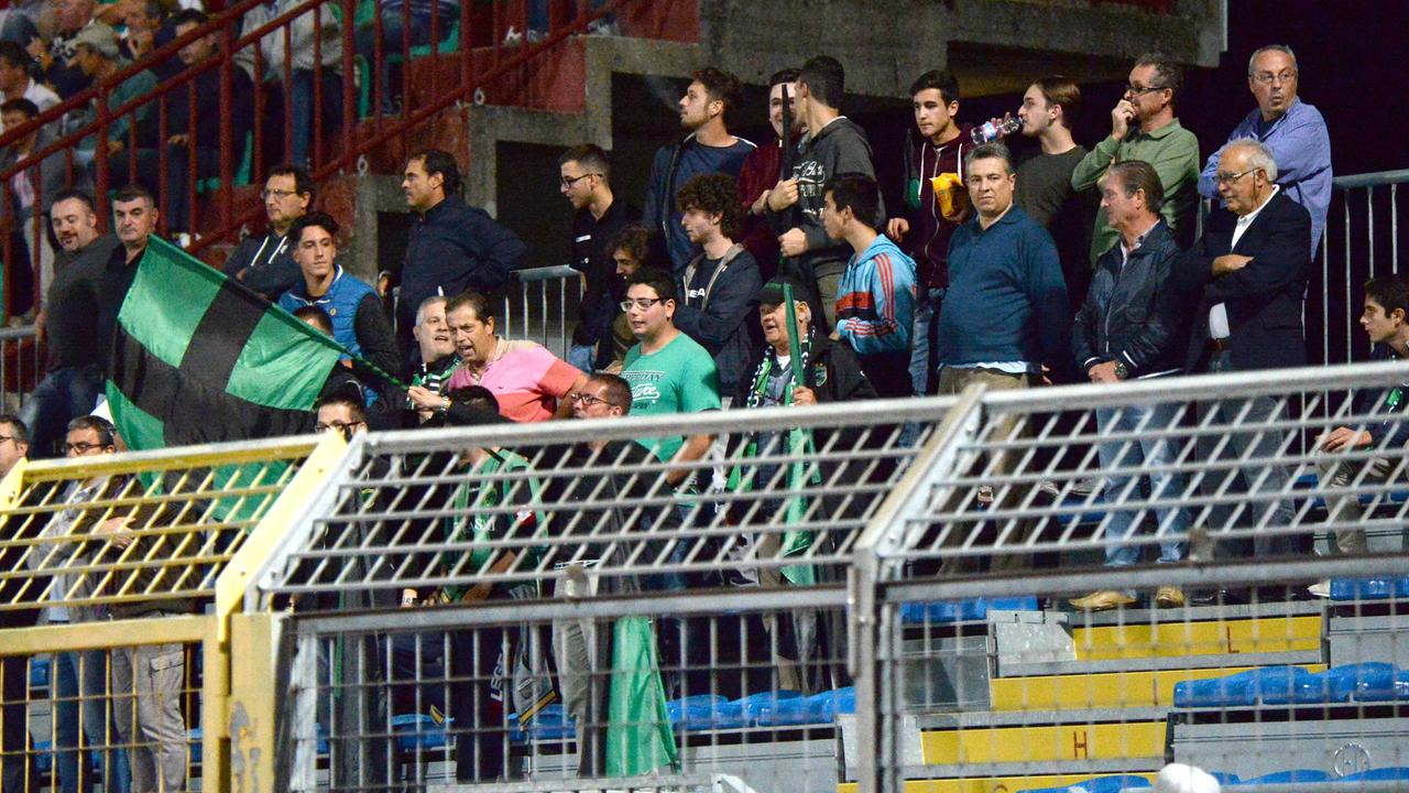 I tifosi del Tuttocuoio sulle gradinate dello stadio Mannucci