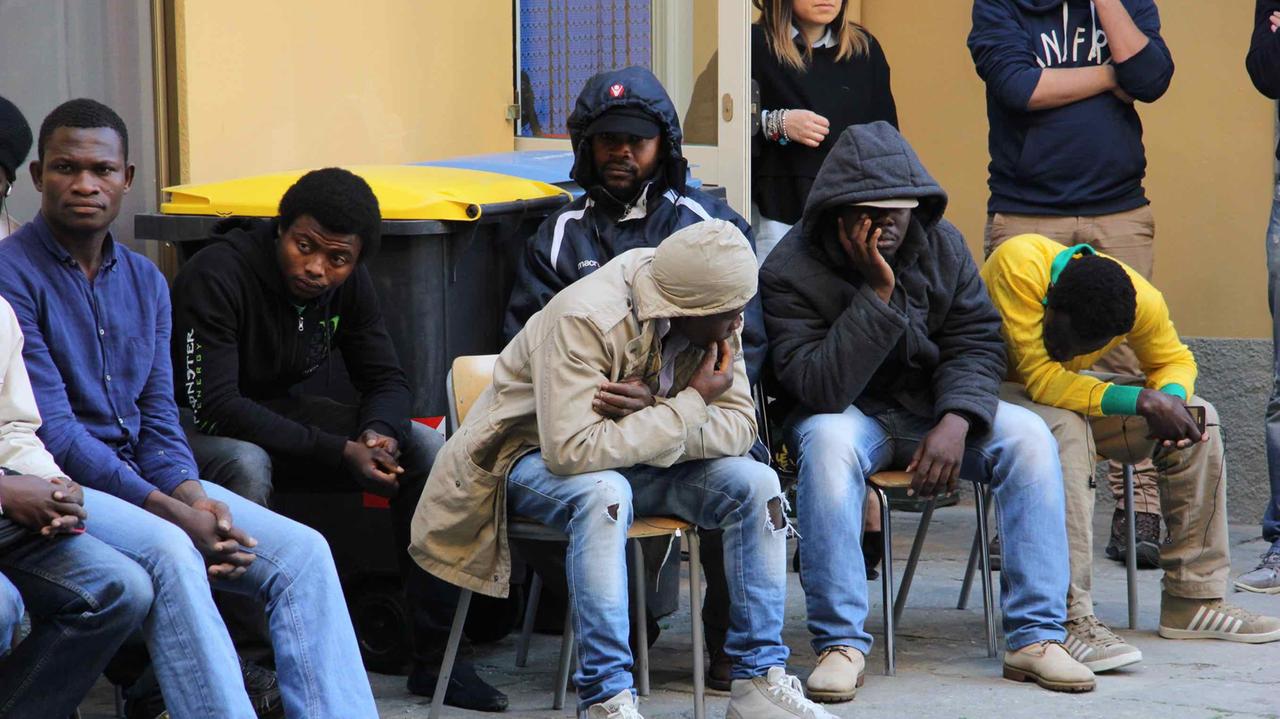 I profughi alloggianti nell'ex Santa Caterina (foto Batavia)