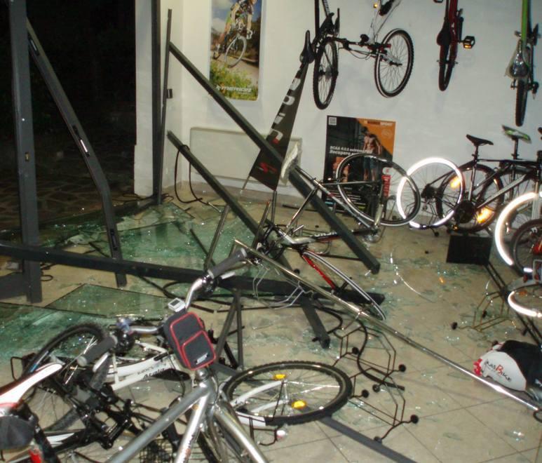 Spaccata da Vernia Bike a Marano: trentamila euro di bottino in bici