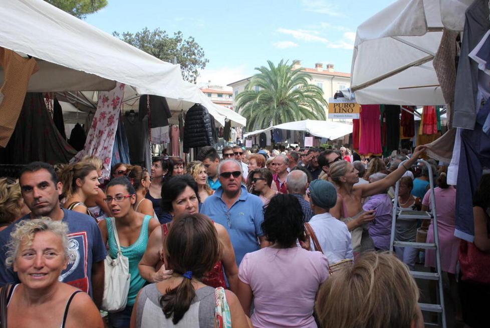 Il mercato di Forte dei Marmi trasloca a Lido di Camaiore