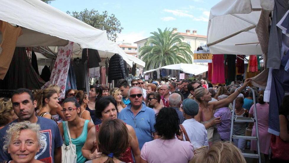 Il mercato di Forte dei Marmi trasloca a Lido di Camaiore
