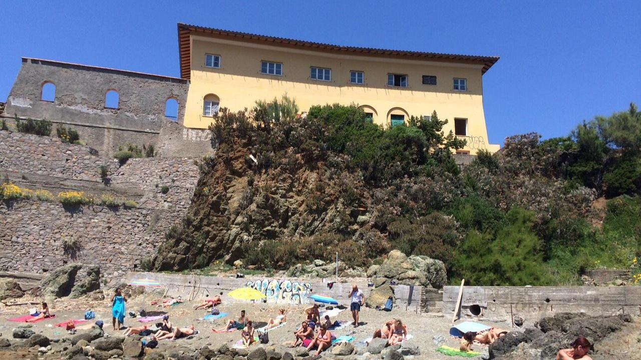 Turisti al mare alla Cianciafera il 2 giugno