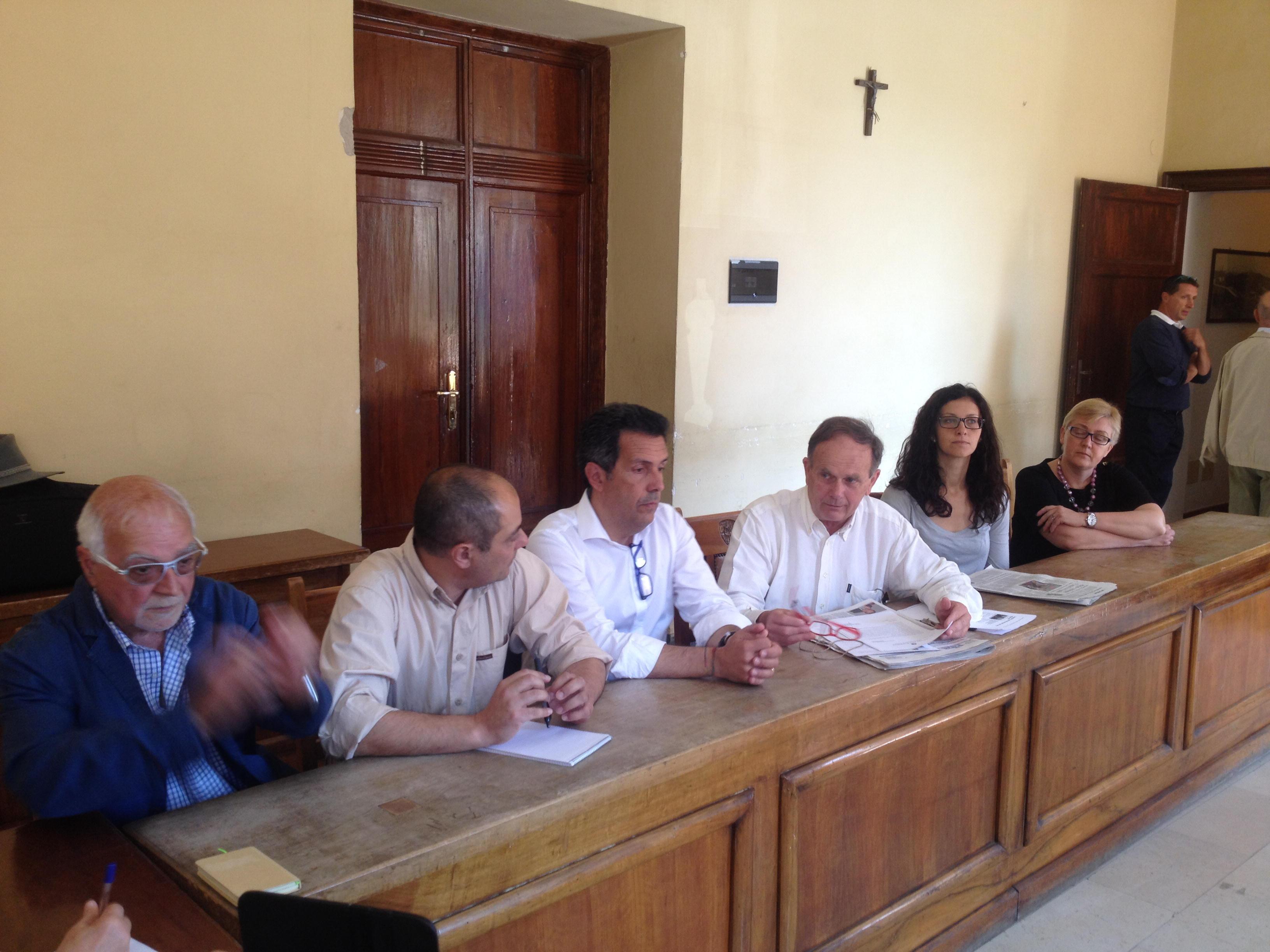 La conferenza stampa in Comune sul caso Pinzuti