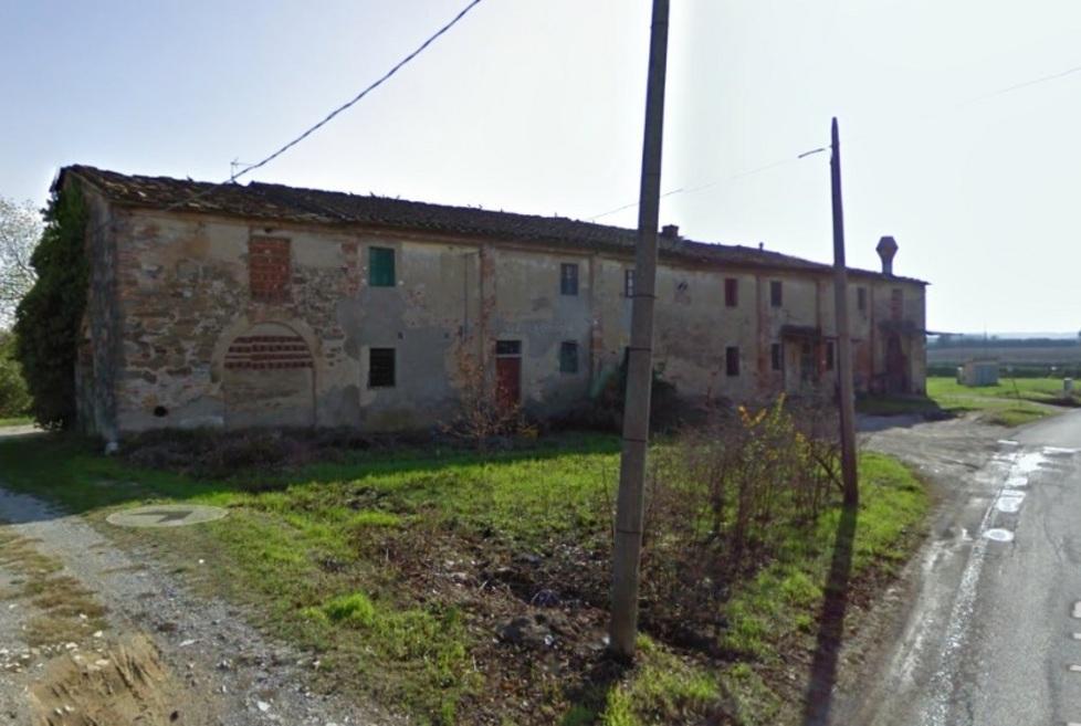 Senzatetto di 38 anni trovato morto dentro un casolare 