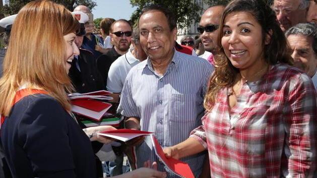 La Costituzione distribuita alla festa