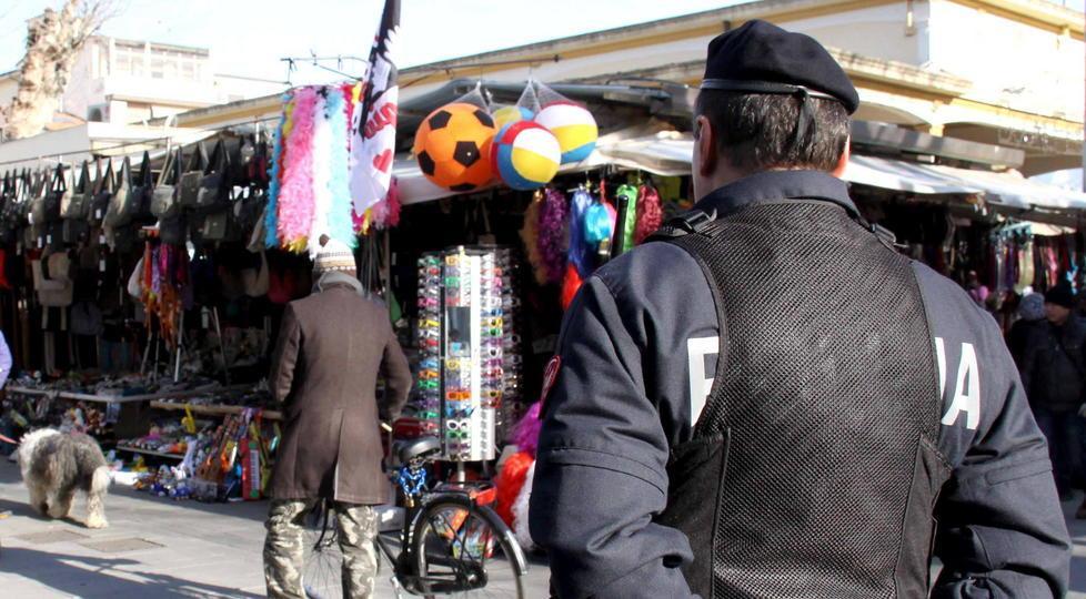 Testata al poliziotto, trovato l’autore