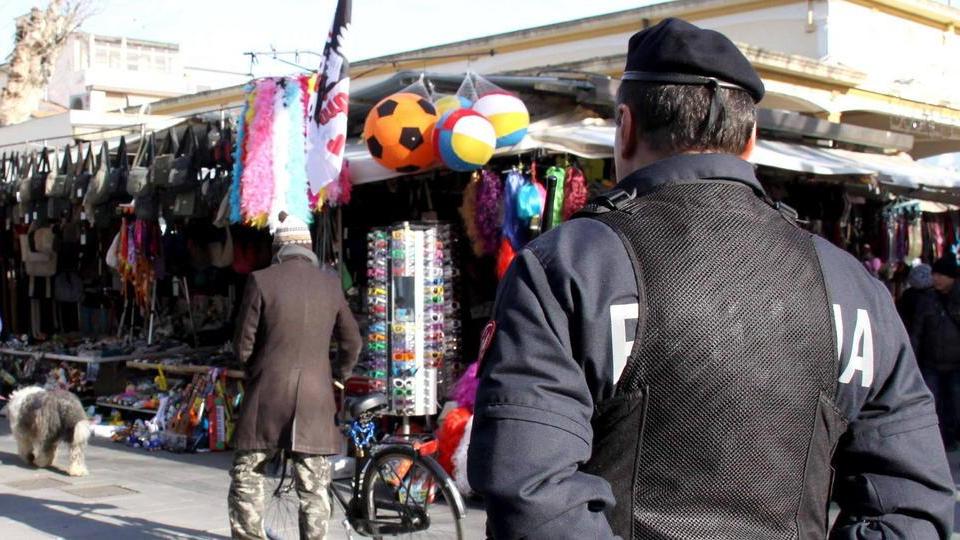 Testata al poliziotto, trovato l’autore