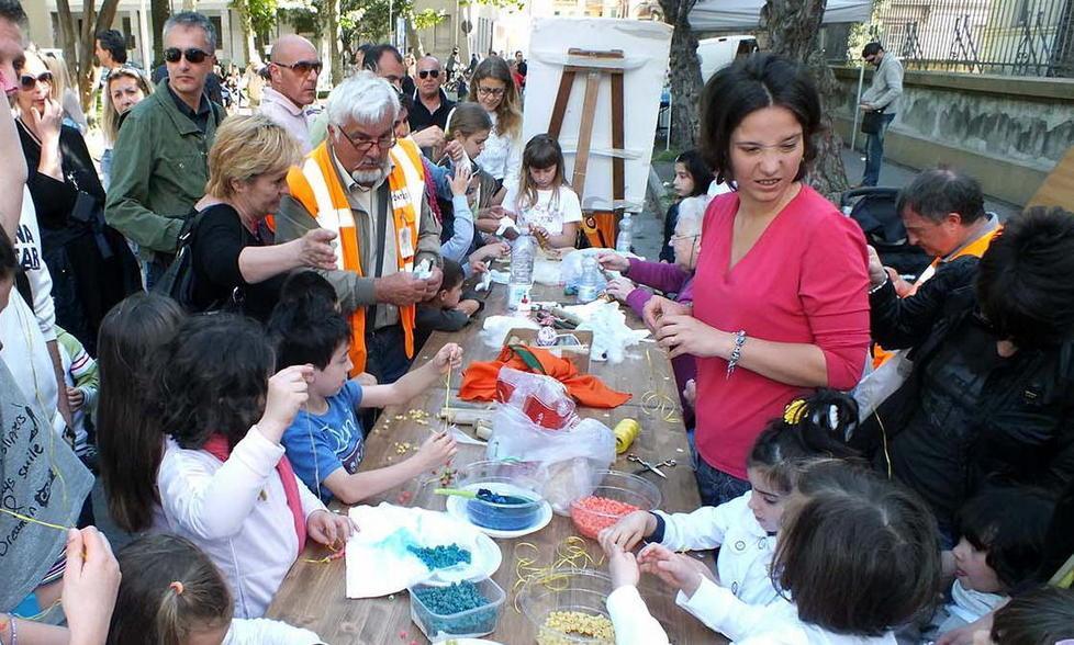 Oggi piazza Dante saluta i bambini delle elementari