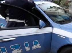 Picchia la madre per drogarsi Allontanato da casa