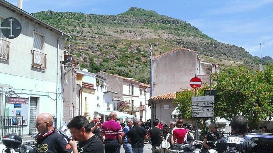 Un raduno con oltre 500 motociclisti