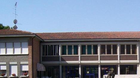 Doppio furto nelle scuole Rubati pc, Lim e proiettori