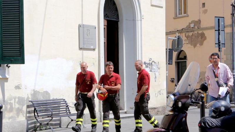 I vigili del fuoco al Niccolini Palli (Marzi/Pentafoto)