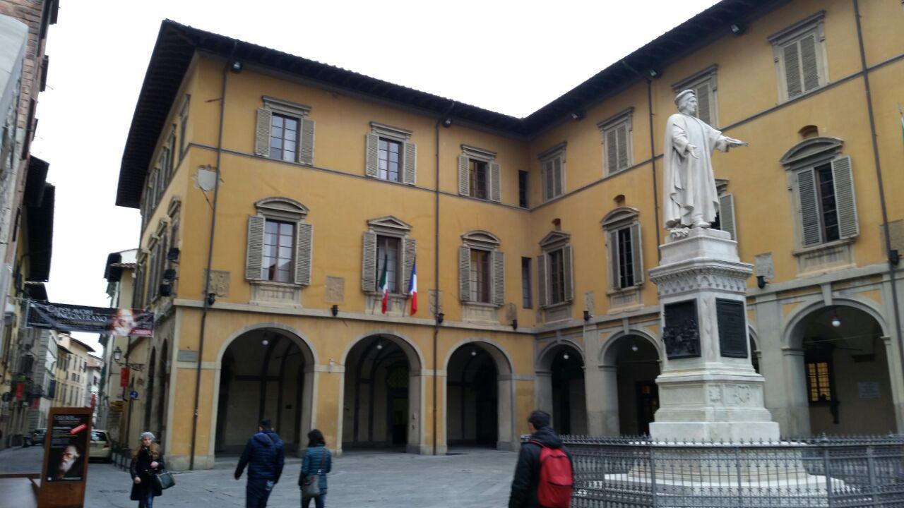 Il palazo comunale di Prato (foto Batavia) 
