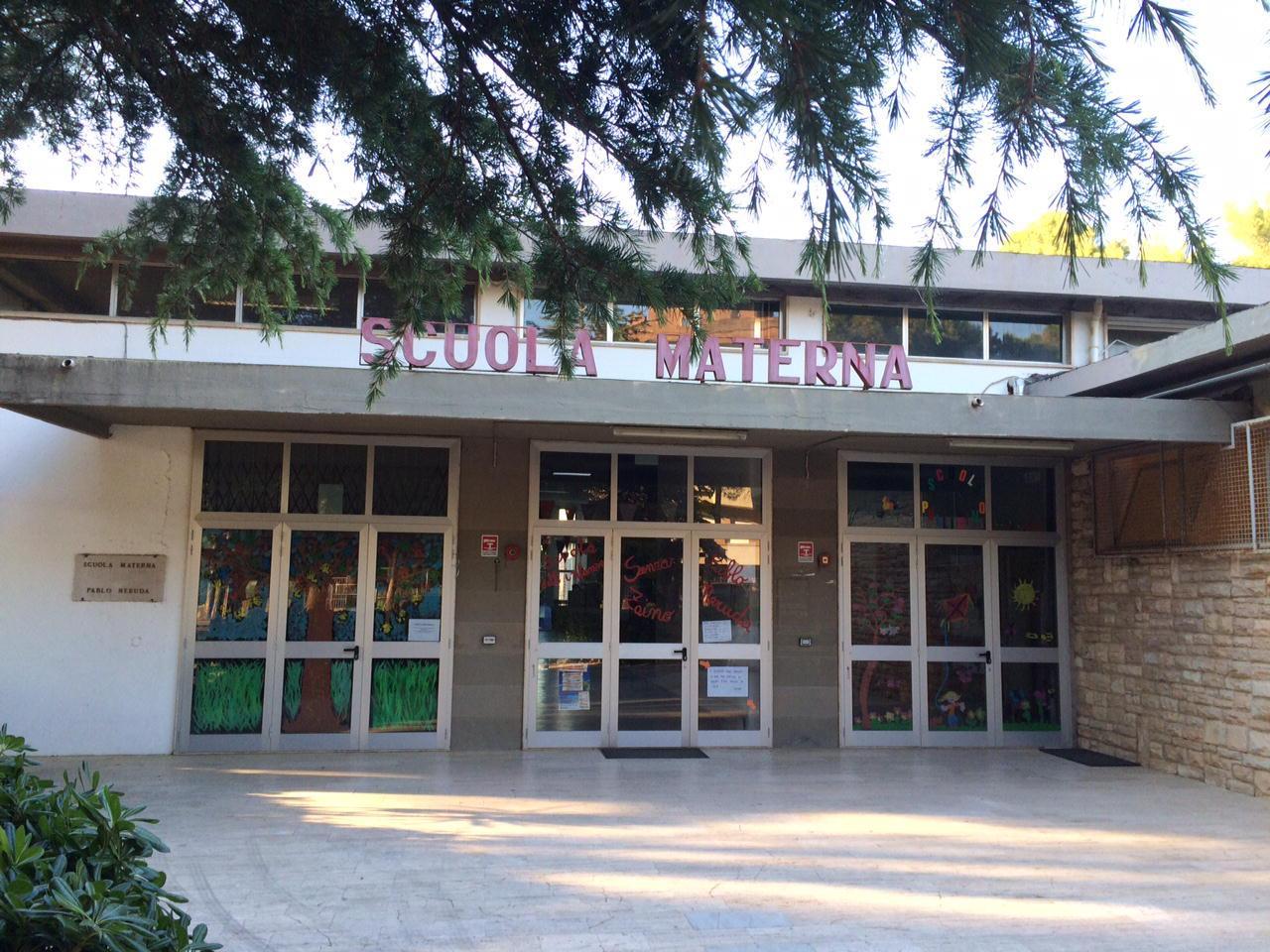 L'ingresso delle scuole Neruda e Pollicino in via Vico a Cecina