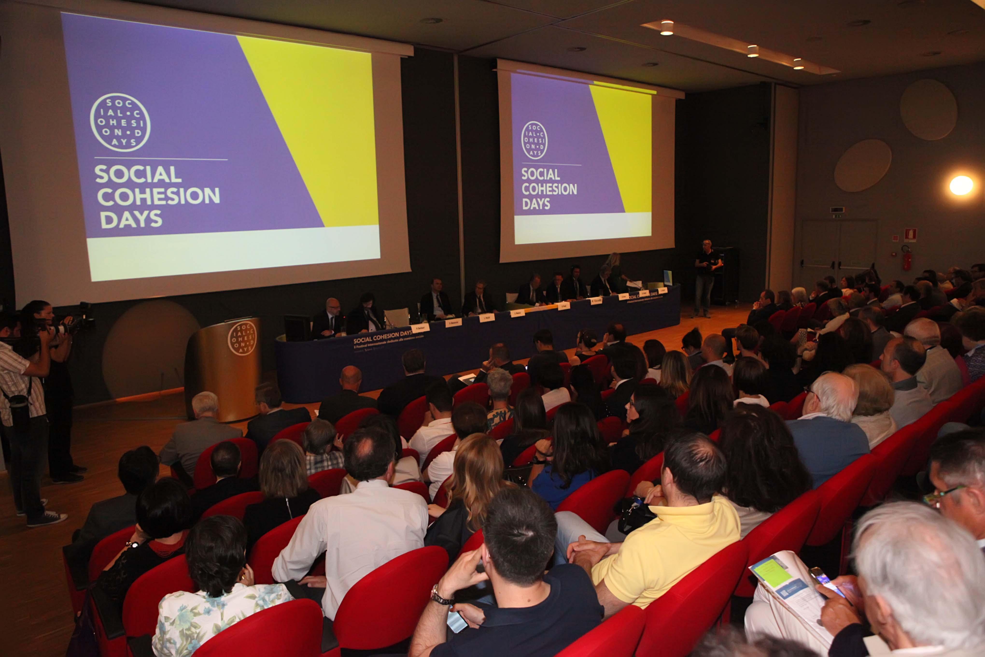 La coesione sociale non può essere costruita dall'alto o dal basso