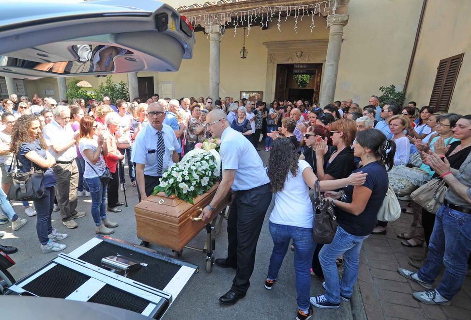 In tanti per dire addio a Monia 