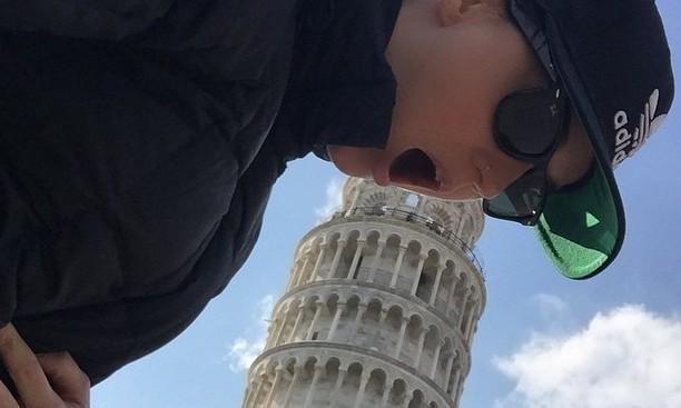 Volgare e inutile quel selfie alla Torre
