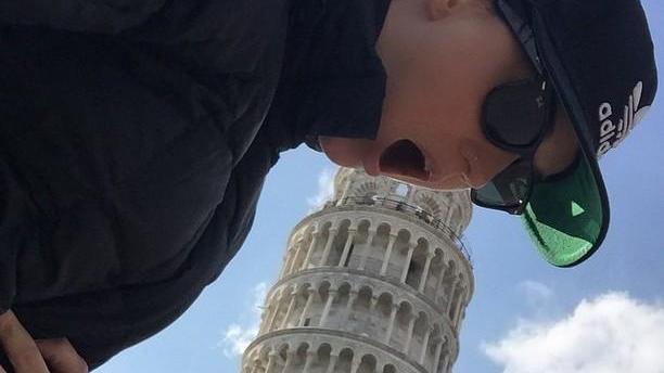 Volgare e inutile quel selfie alla Torre
