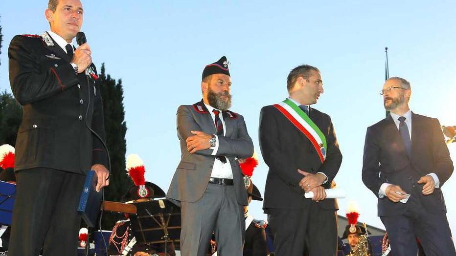 Cittadinanza onoraria ai carabinieri E la fanfara incanta