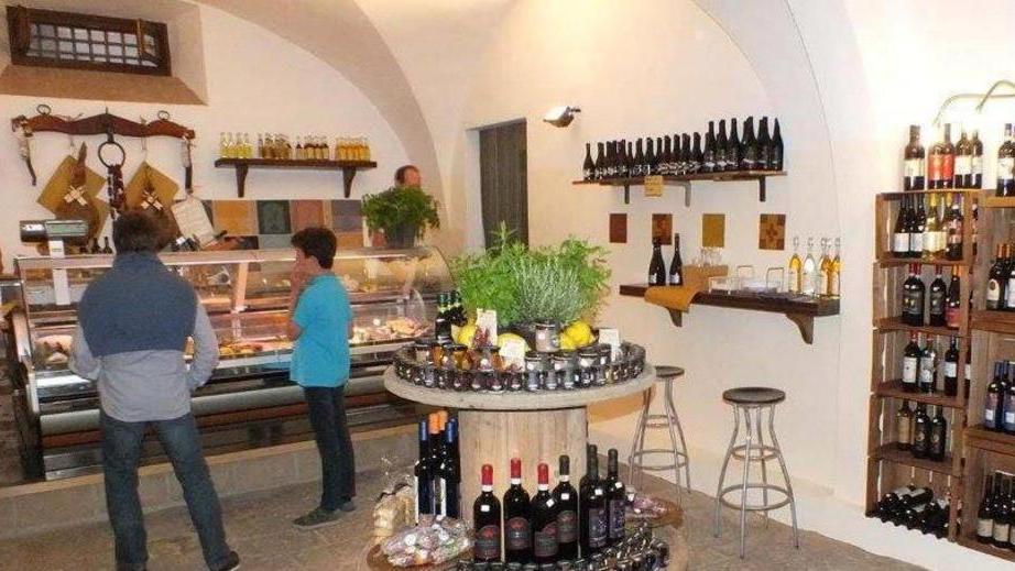 Da un antico fondo di Populonia la bottega di sapori e artigianato