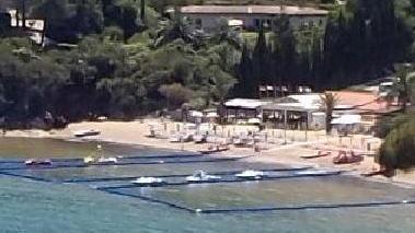 «Hanno messo anche il mare in gabbia»