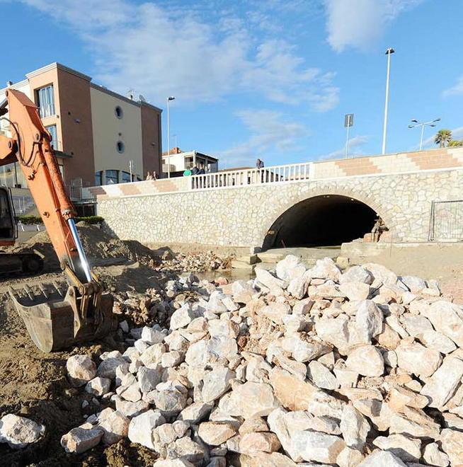 Letto di massi al Renaione per attenuare l’erosione 