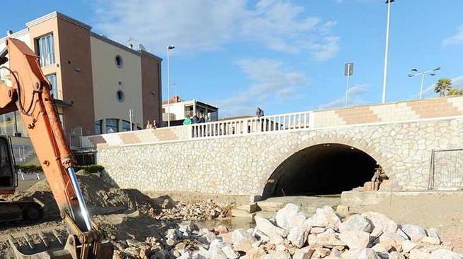 Letto di massi al Renaione per attenuare l’erosione