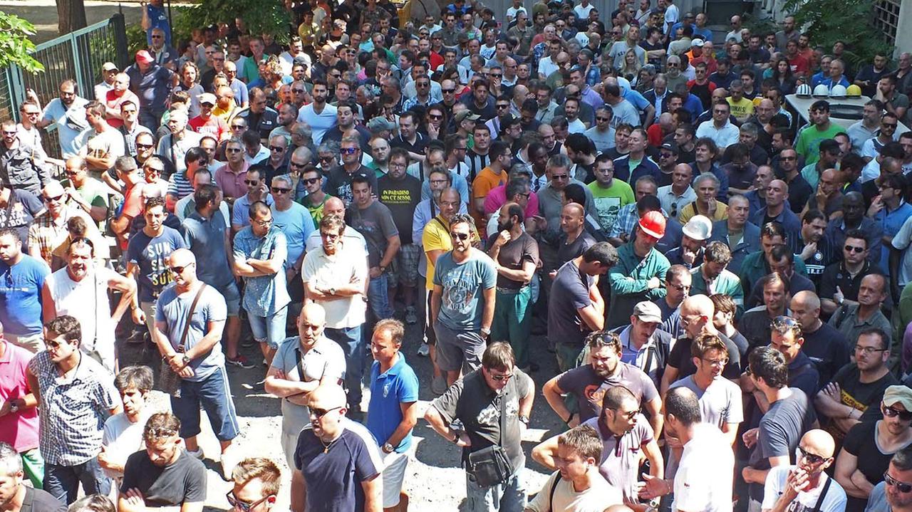 L'assemblea della Lucchini (foto Paolo Barlettani)