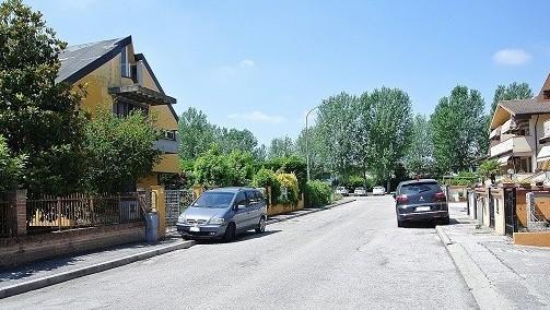 Padre e figlio a casa dopo la rapina 