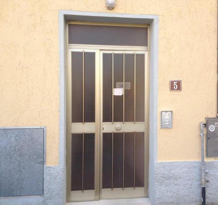 Muore a 23 anni in casa di un amico 
